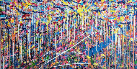 Großformatige abstrakte Kunst „Symphonie des Zufalls“ von Jasmin Meirose in einem modernen Besprechungsraum. Farbenfrohes Originalgemälde als Statement-Wandbild für Unternehmen und exklusive Innenräume.