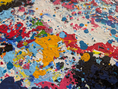 Das Bild zeigt die Nahaufnahme einer abstrakten Arbeit von Jasmin Meirose. Pastose schichten in Acryl auf Leinwand.